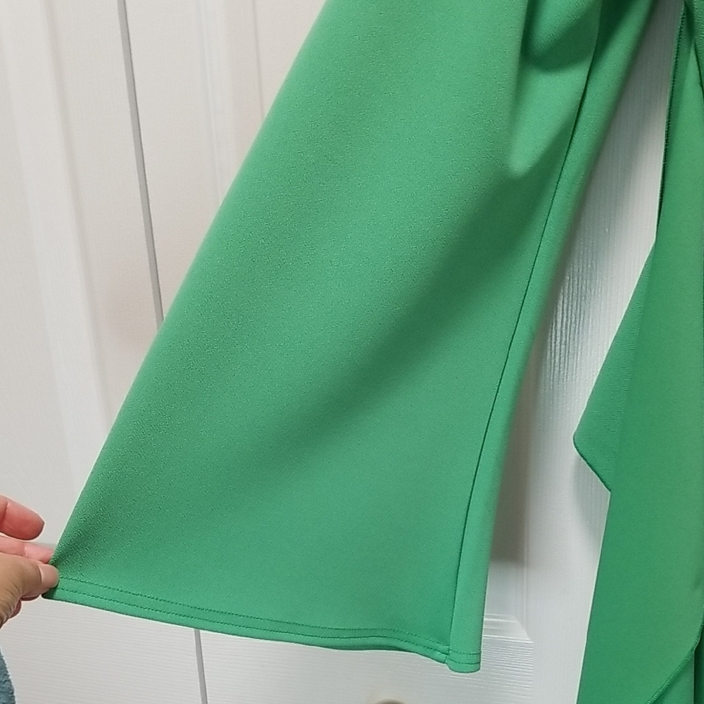 Boohoo Green Long Sleeve Bell Sleeve Sheath Dress for Night Out - Picture 9 of 14